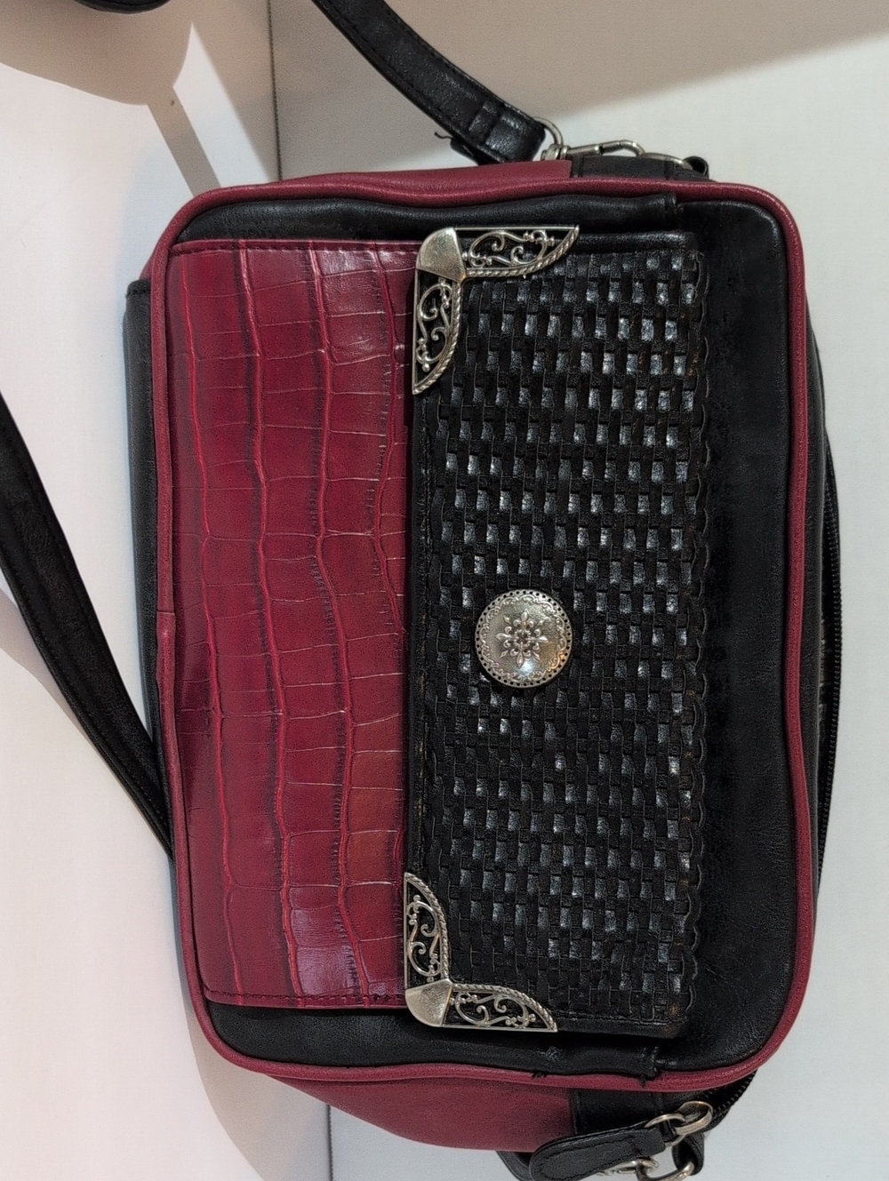 VTG Y2K Bueno Black and BurgundyFaux Leather Crossbody Purse, Paisley Int
